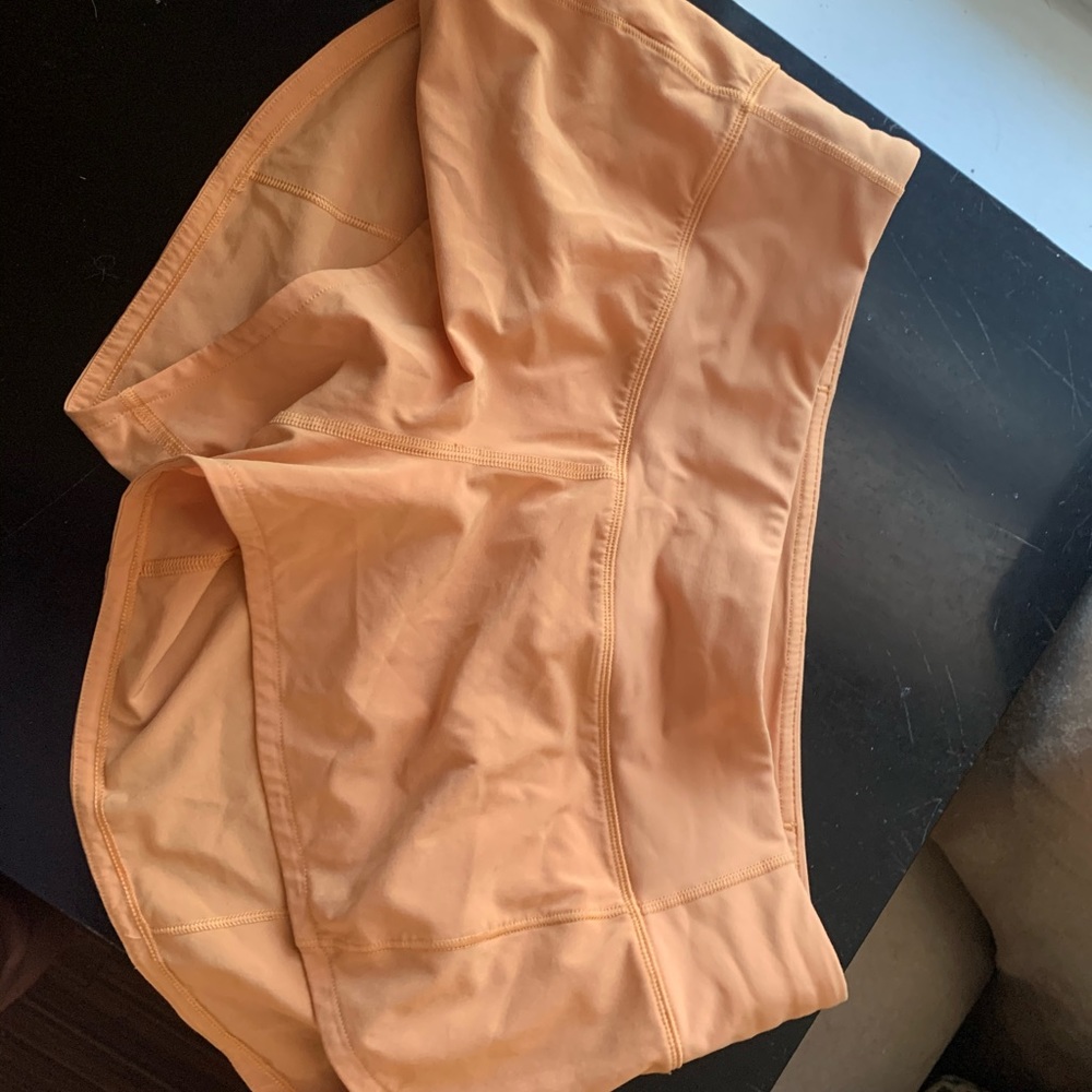 Lulu lemon speed up short 2.5” size 4
